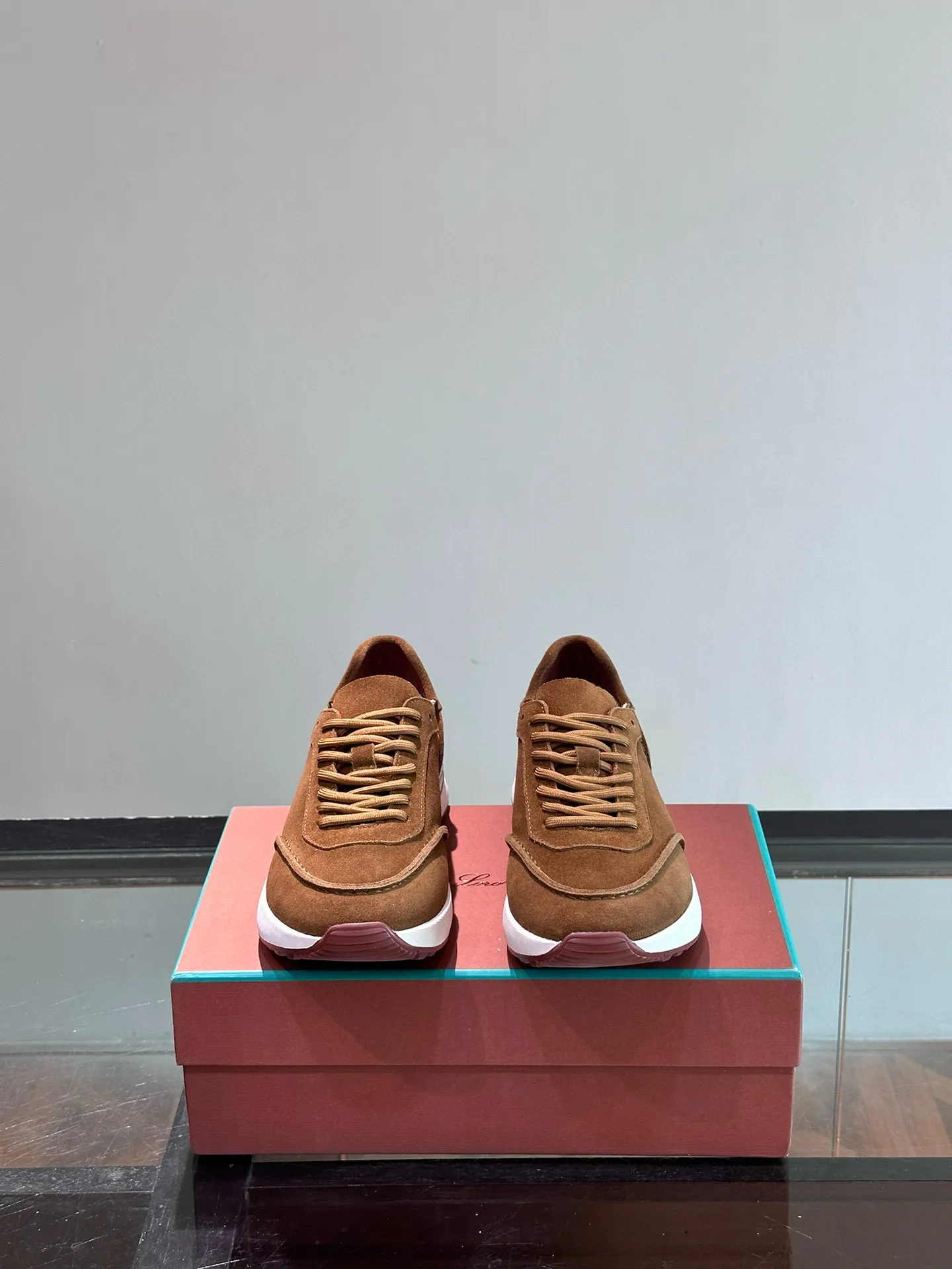 Factory price: 540💰Loro men's shoes💰iana niche Loro classic jogging shoes, men's lace-up casual shoes and sneakers, high-quality lightweight and comfortable fabrics, suitable for outdoor leisure, the color scheme is young and energetic, and it looks great with sportswear or casual suits! Size: 39-46 (customized sizes of 45 and 46 are non-refundable)